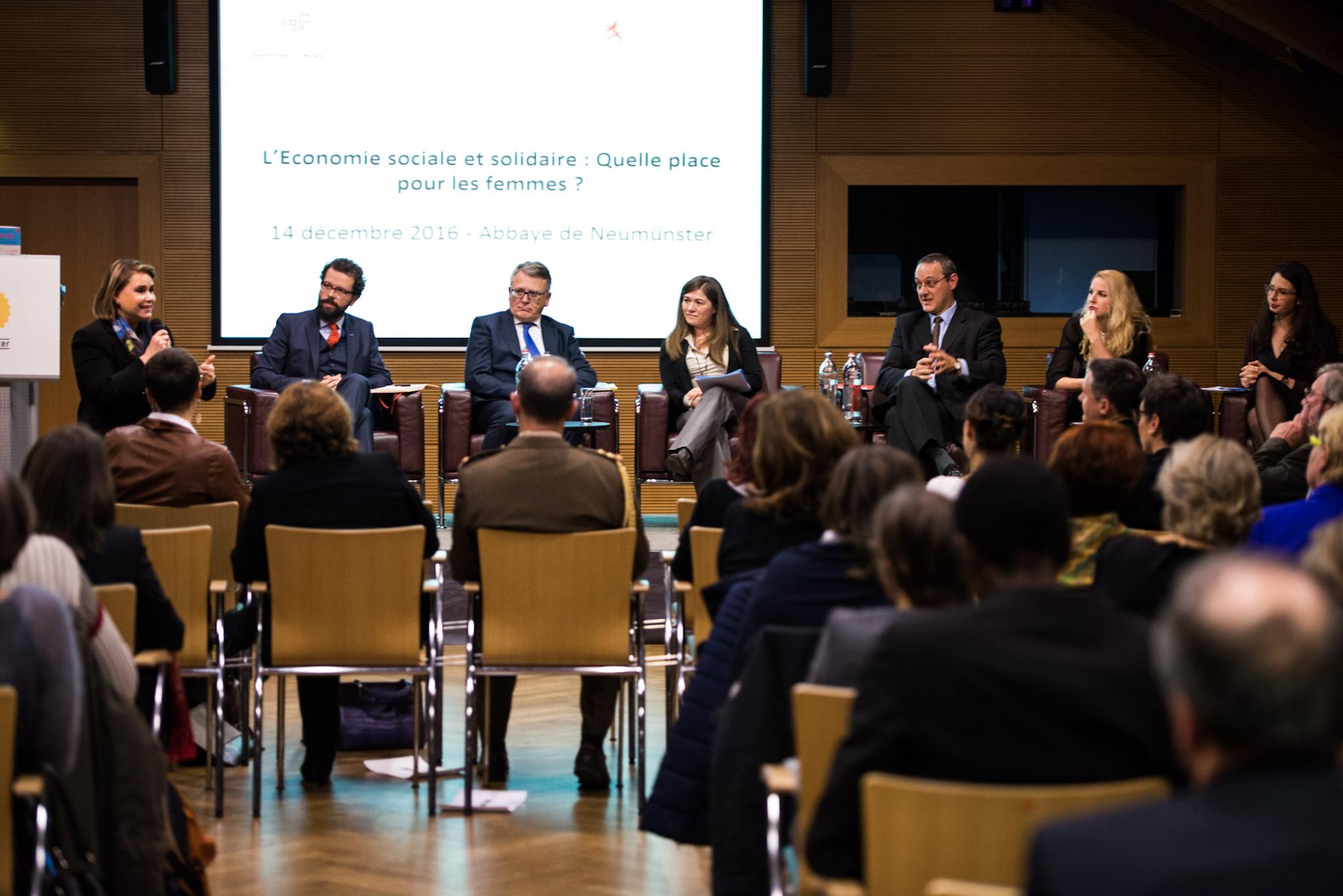  S.A.R. la Grande-Duchesse lors de la table ronde 