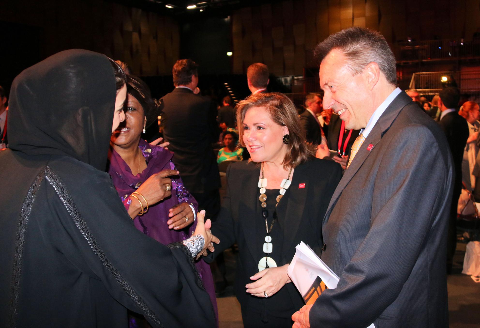 S.A.R. la Grande Duchesse entourée du Président du Comité international de la Croix-Rouge (CICR), Peter Maurer et de la Représentante spéciale chargée de la question des violences sexuelles commises en période de conflit, Zainab Hawa Bangura
