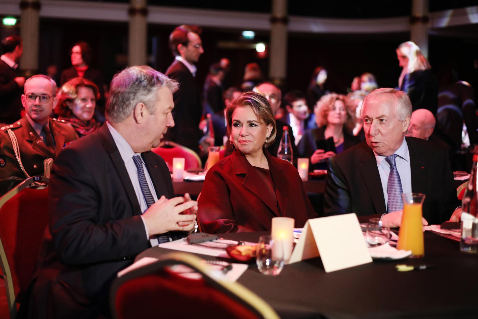 S.A.R. la Grande-Duchesse est entourée (de gauche à droite) par MM. Dominique Lefebvre, président du Crédit Agricole S.A.
