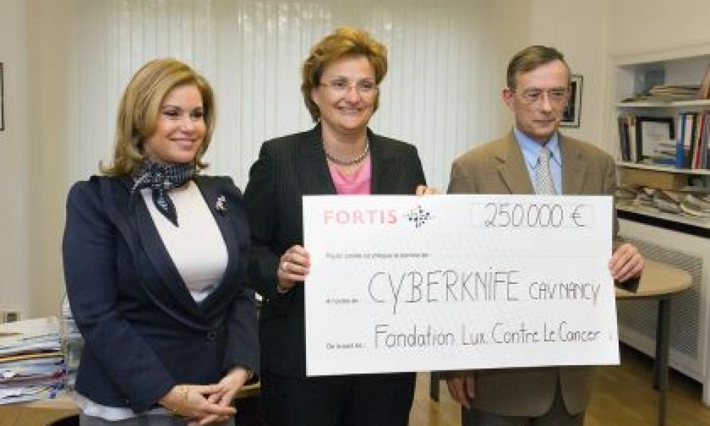 S.A.R. la Grande-Duchesse lors de la remise du chèque